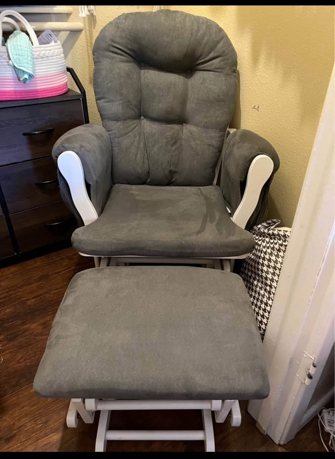 Nursery Glider with Ottoman, Upholstered Comfort Glider Rocker with Padded Cushion, Storage Pocket, Solid Wood Base, Rocking Chair Nursery for Breastf