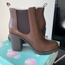 Soda Ankle Boot With Lug Sole - Brown (size 8.5)