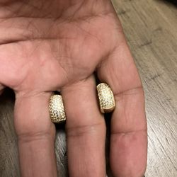 Earings with stones