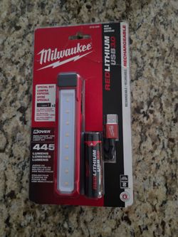 Milwaukee 445 Lumens Rover Rechargeable Redlithium USB pocket Flood Light kit