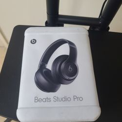 Apple Beats Studio Pro Wireless Over-Ear Headphones - Black