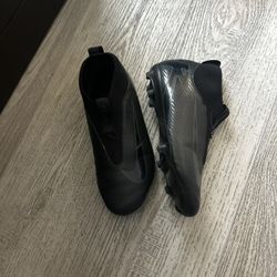 Nike Soccer Cleats For Kids (3.5Y)