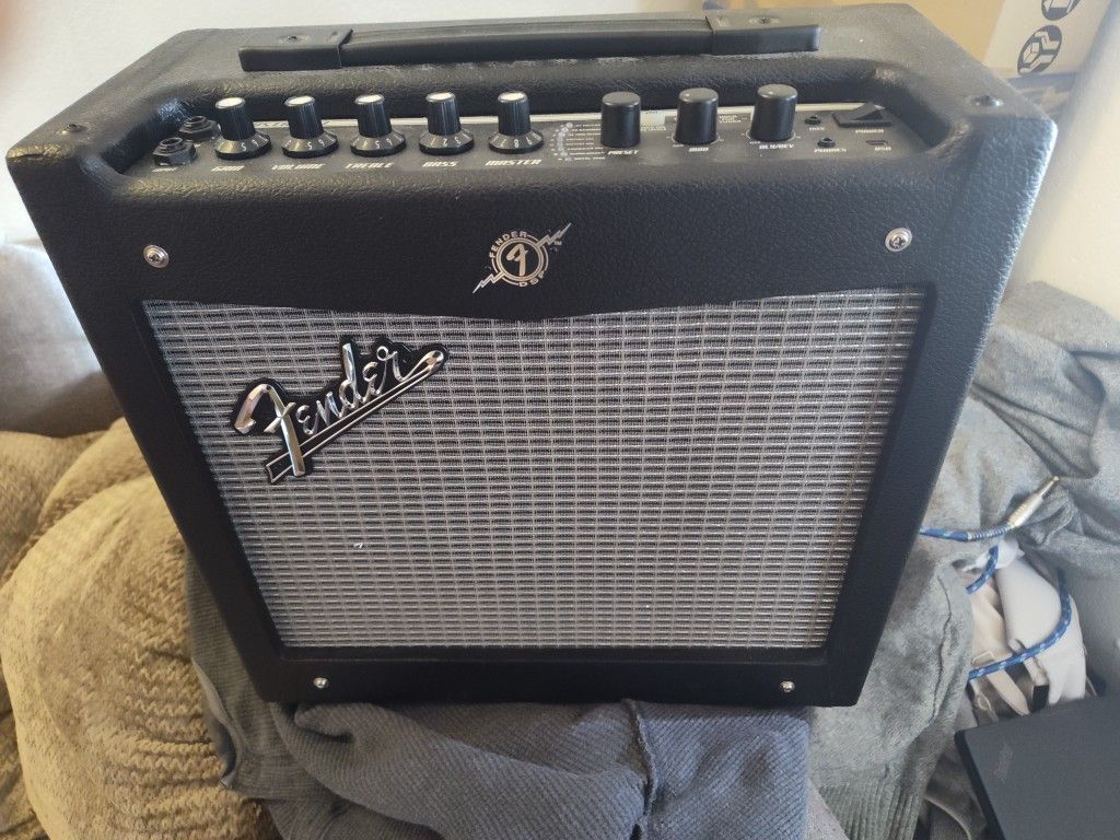 Fender Mustang V2 20w Amp $100 Obo