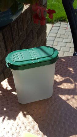 Plastic shaker