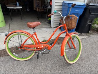 Women’s bike cruiser with basket
