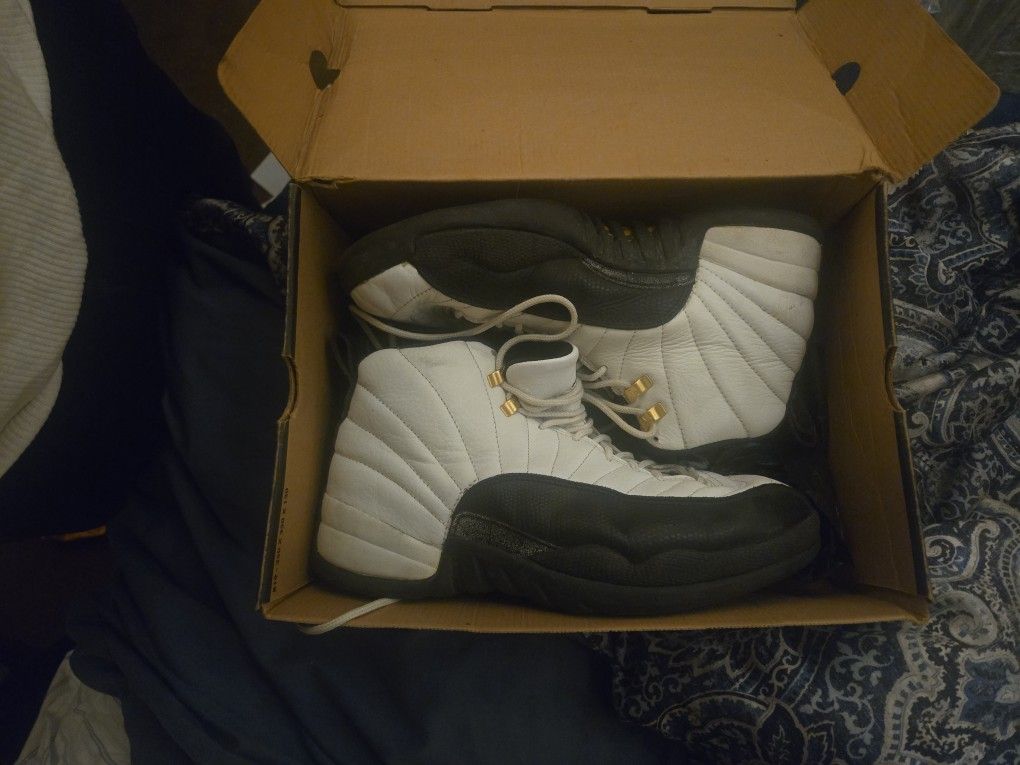 Jordan XII BLACK/ WHITE SIZE 11 MENS 