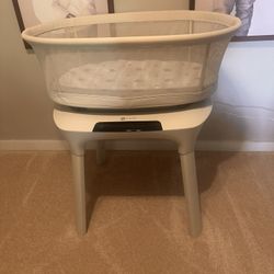 4 Moms Bassinet 