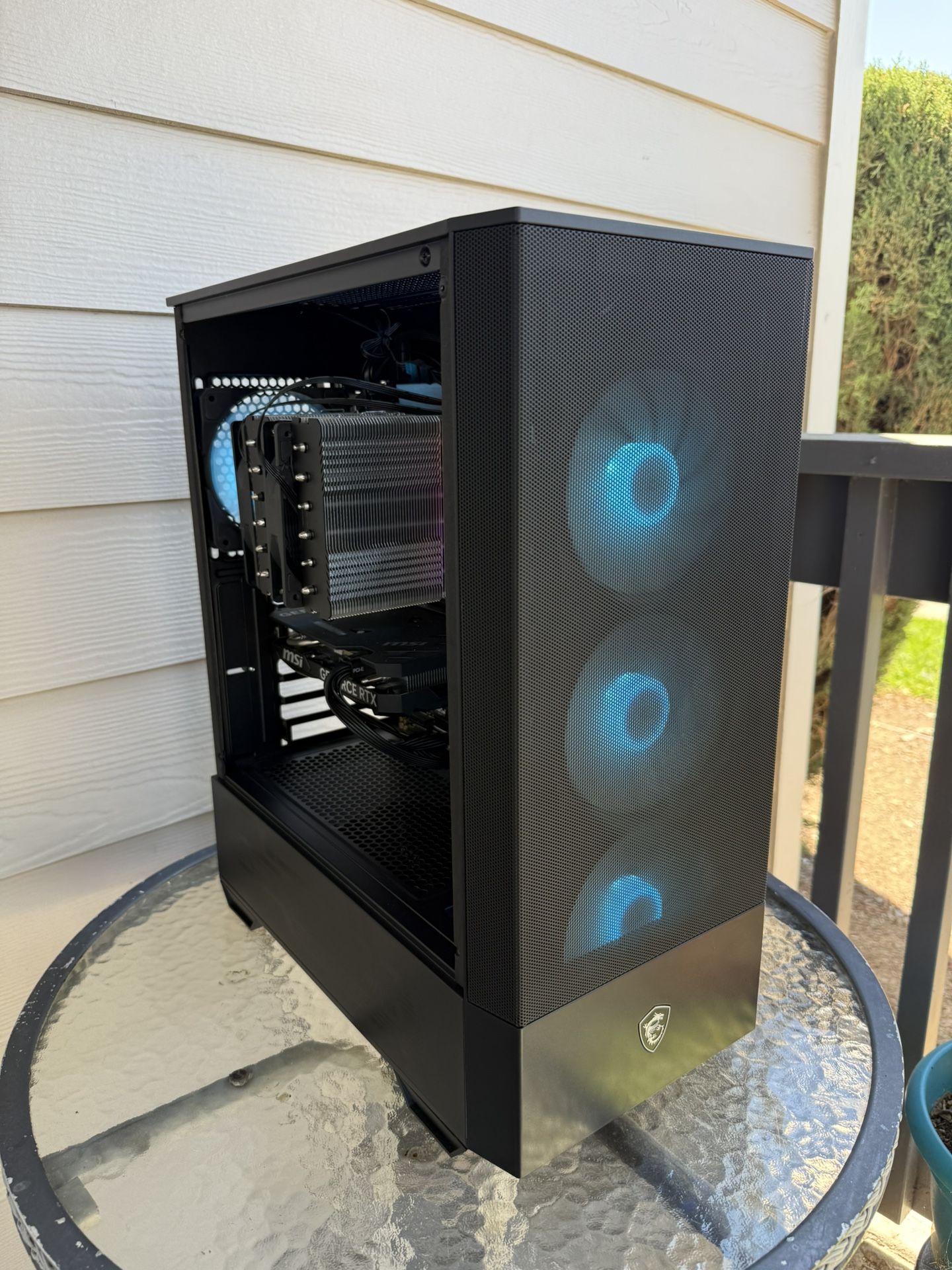Gaming PC / RTX 4060 / Ryzen 7 7700 / 32GB