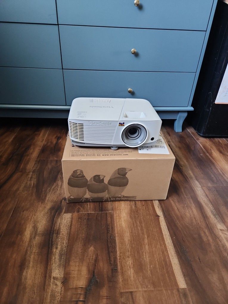 Viewsonic PA503s Projector (Needs Lamp Replacement)