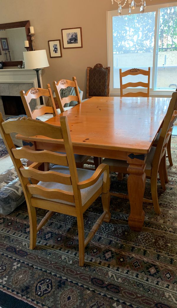 Broyhill Dining Table with 8 chairs and 2 extension leafs for Sale in ...