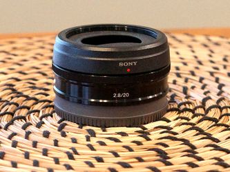 Sony E 20mm f/2.8 pancake lens
