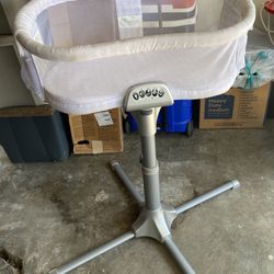Bassinet Swivel Sleeper 