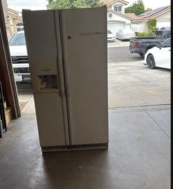 Frigidaire Refrigerator 