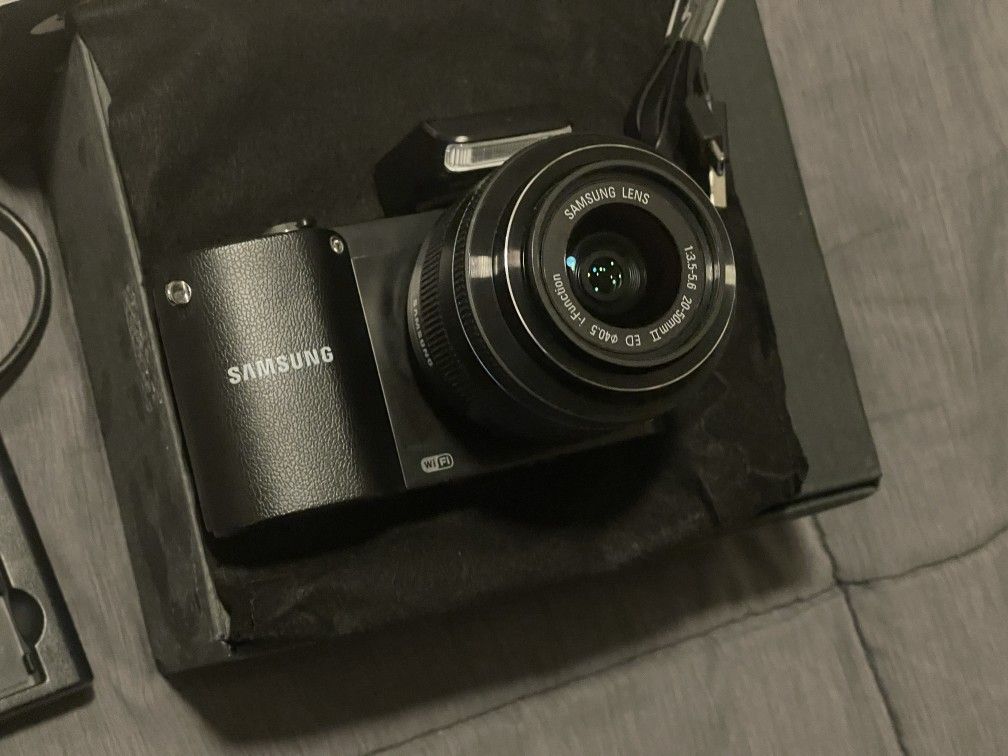 Samsung NX1000 20.3 Megapixel Mirrorless Camera (Body with Lens Kit) - 20 mm - 50 mm Black Wifi 32gb Memory
