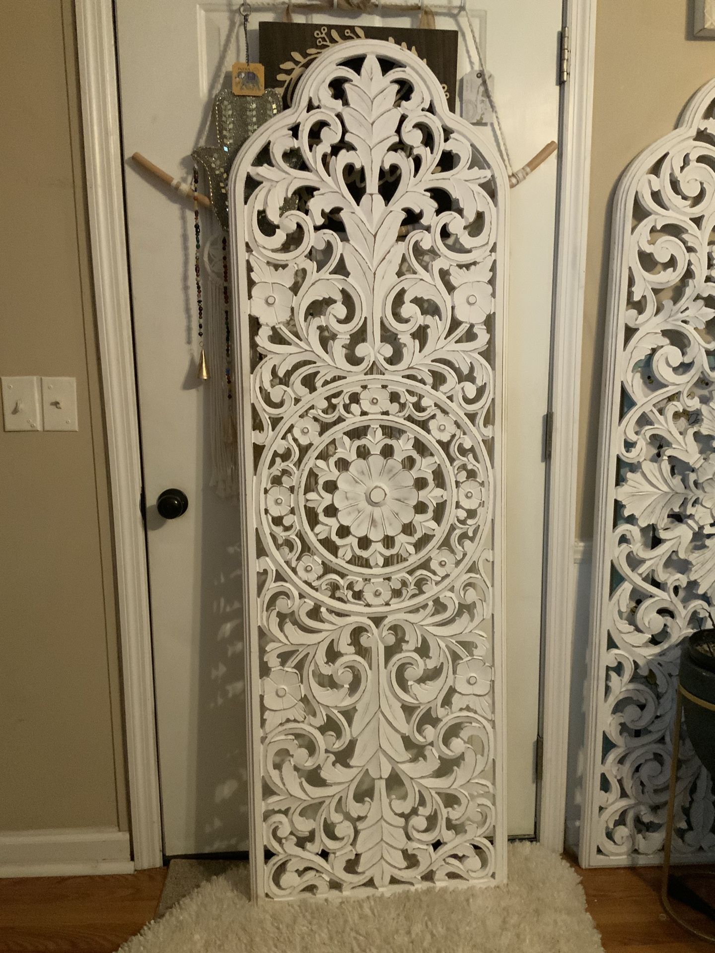 Movie Sale- Screens, Candles And Accessories And Wall Hanging Pics 