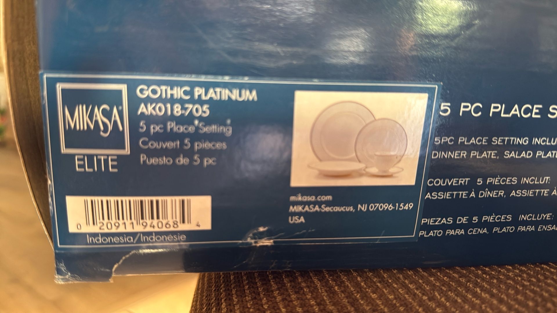 Brand New In Box Mikasa Gothic Platinum 5 Place Set