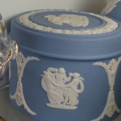 Vintage Wedgwood Jasperware Lidded Jar Vanity/Dresser Accessory Art Pottery