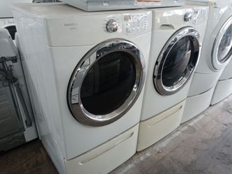 Frigidaire Affinity front load washer and dryer set on pedestals - Free delivery