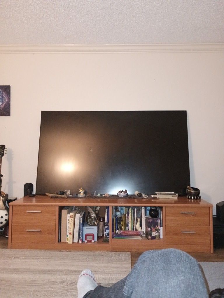 Samsung QM85F 85" Commercial Display – Screen Damaged, Selling for Parts