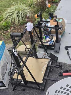  pair of 3D printers and accessories