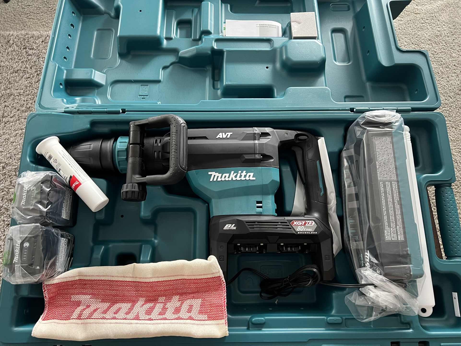 Makita AVT Cordless Demolition Hammer
