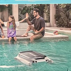 AIPER SOLAR ROBOTIC POOL SKIMMER