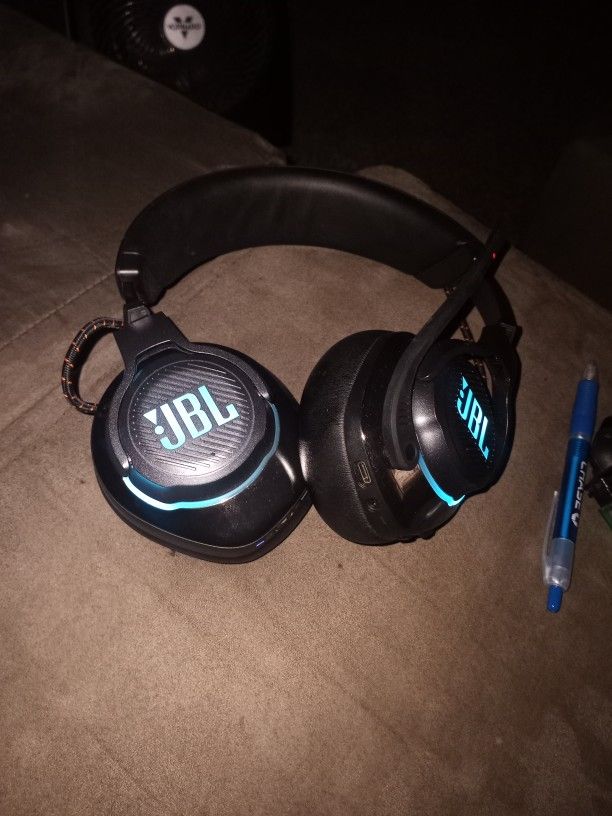 JBL quantum 810 Headphones