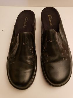 Clarks Black low heel slip on leather 10M