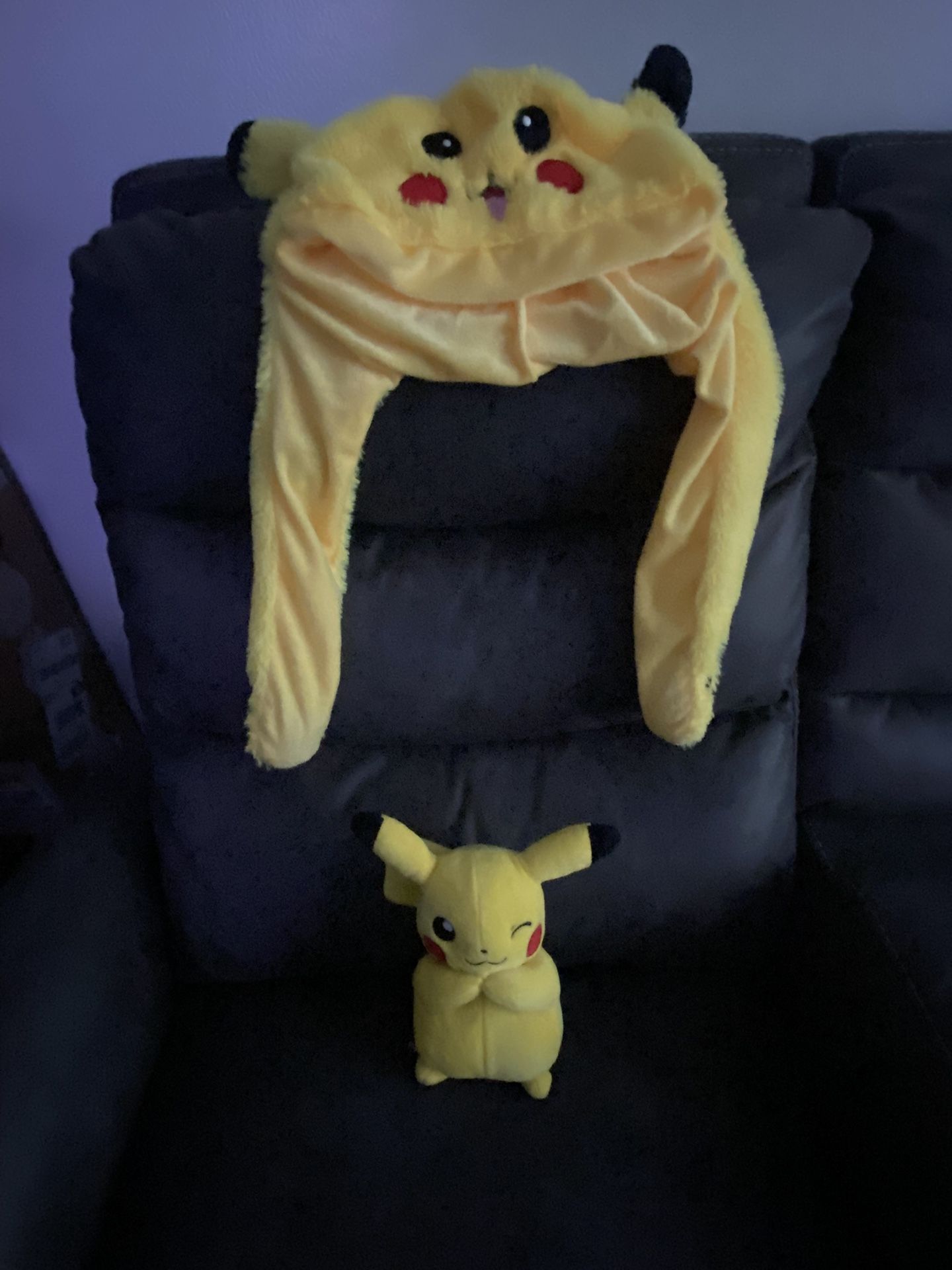 SELLING AS SET EARS MOVE ON CAP