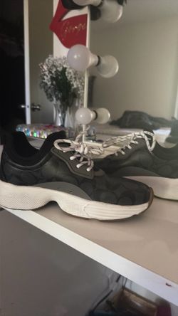 Coach Women's Sneakers – Size 7