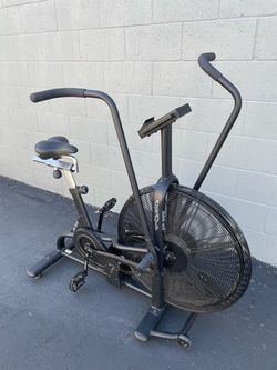 Assault Fitness Air Bike Classic…. Home Gym Fitness…. Great condition…. $450 Price is firm!!!!