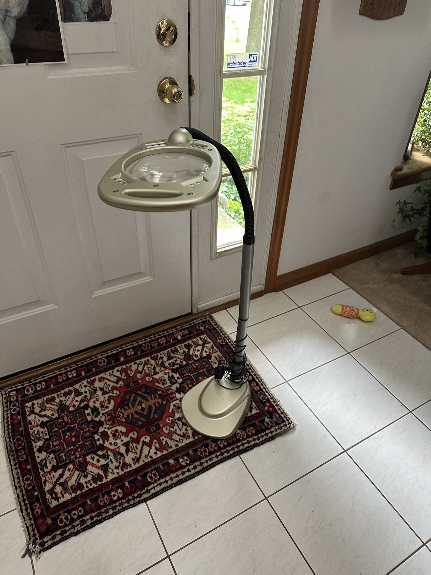 Full Page Magnifying Light