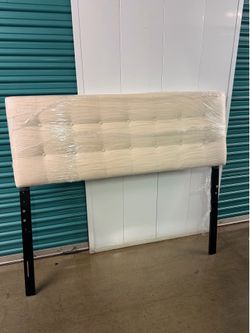 Queen size headboard tuffed
