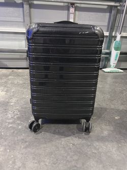 iFLY Black Hardside Carry-On Suitcase – Spinner Wheels