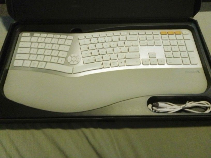 New Protoarc Ek01 Plus, Wireless Keyboard Multi Device Dual Bluetooth And USB Rechargeable