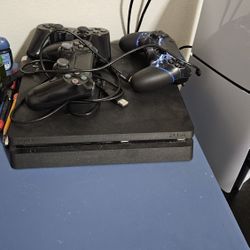 PS4 With 3 Remotes! Great Conditions 