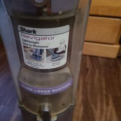Shark Navigator, Light Weight