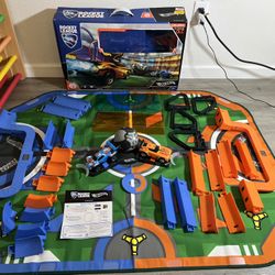 Hot Wheels Rocket League RC Rivals Play Set Incomplete READ DESCRIPTION   The Hot Wheels Rocket League Stadium RC Rivals Play Set app, used for contro
