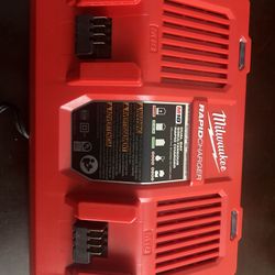 Milwaukee M18 Dual Bay Rapid Charger 