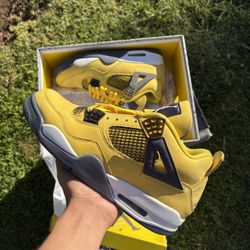 Jordan 4 Retro Lightning (2021)