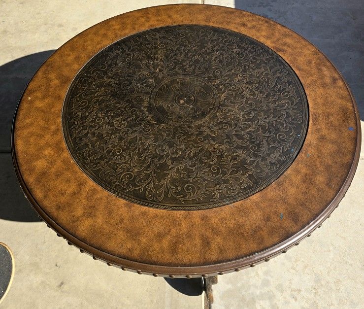 Round Cocktail / Coffee Table