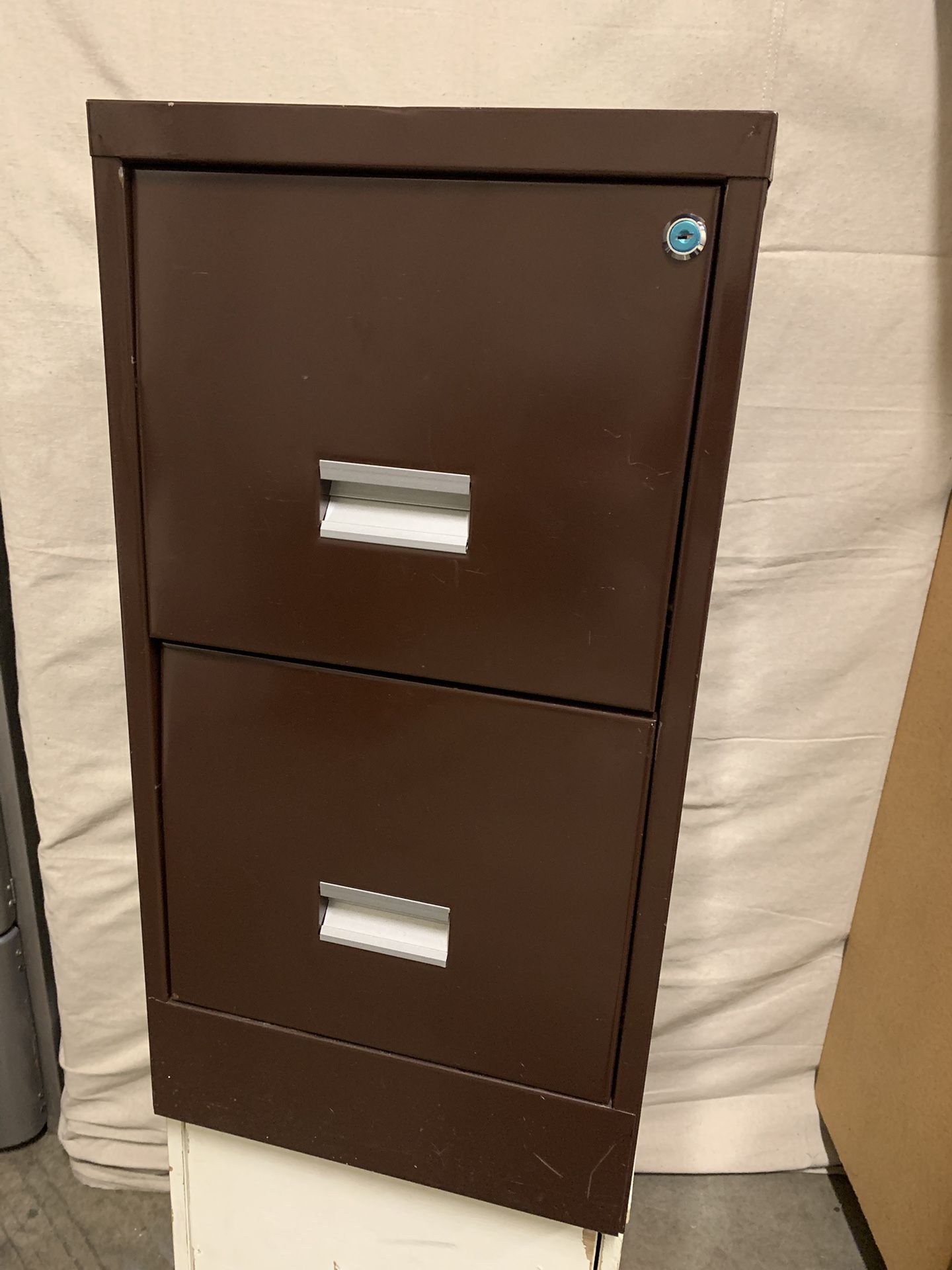 Metal Filing Cabinet With Lock & Key