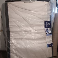 Queen Memory Foam Mattress 