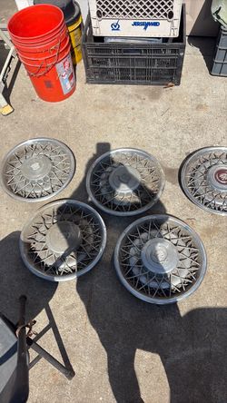 Cadillac hub caps