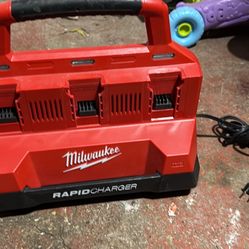 Milwaukee 6 Batteries Rapid Charger 