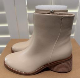 New Women’s Lucky Brand Cassia Side Zip Vanilla Bean Leather Boots (Women’s Size 6.5) - $55