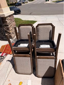 8 dining room chairs / FREE