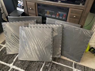 Brand New Floor Foam Mats  1 Pack- 4pcs