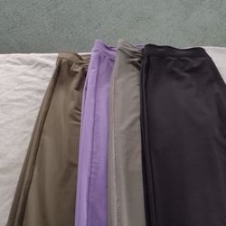 Hola amiga llegaron las licras lisos $10 estampados $12 si estás interesada favor de mandar mensaje