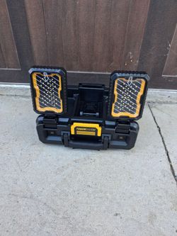 Dewalt 20v  tough system 2.0  Flex Volt  20v 60v cordless  led  adjustable  work light tool only new